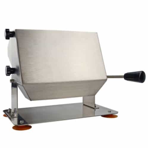 Kráječ klobás a párků